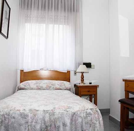 فندق Hostal 3 De Noviembre بالينثيا المظهر الخارجي الصورة